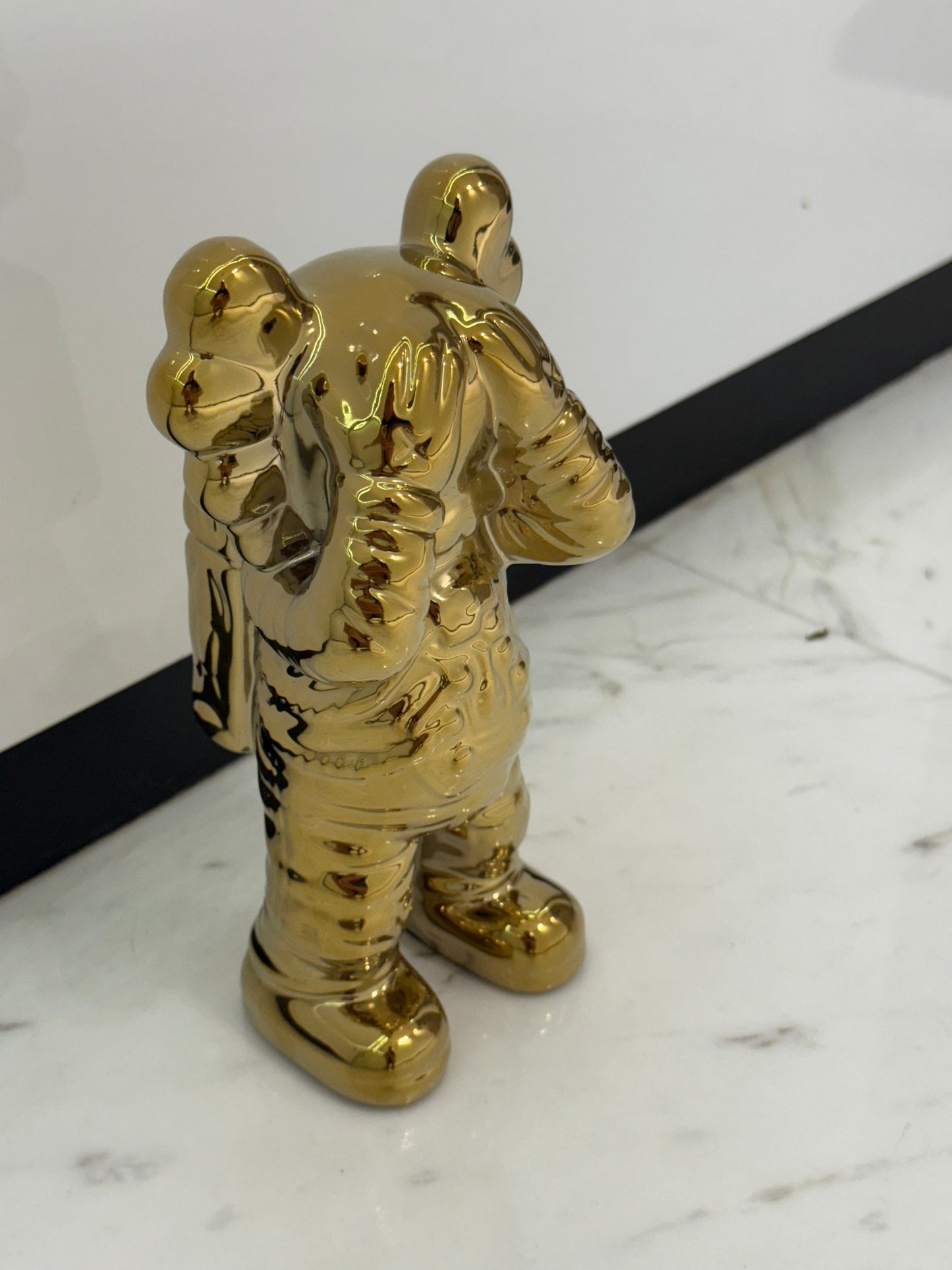 Luxury Golden Astronaut Figurine - A Unique Collectible Decoration