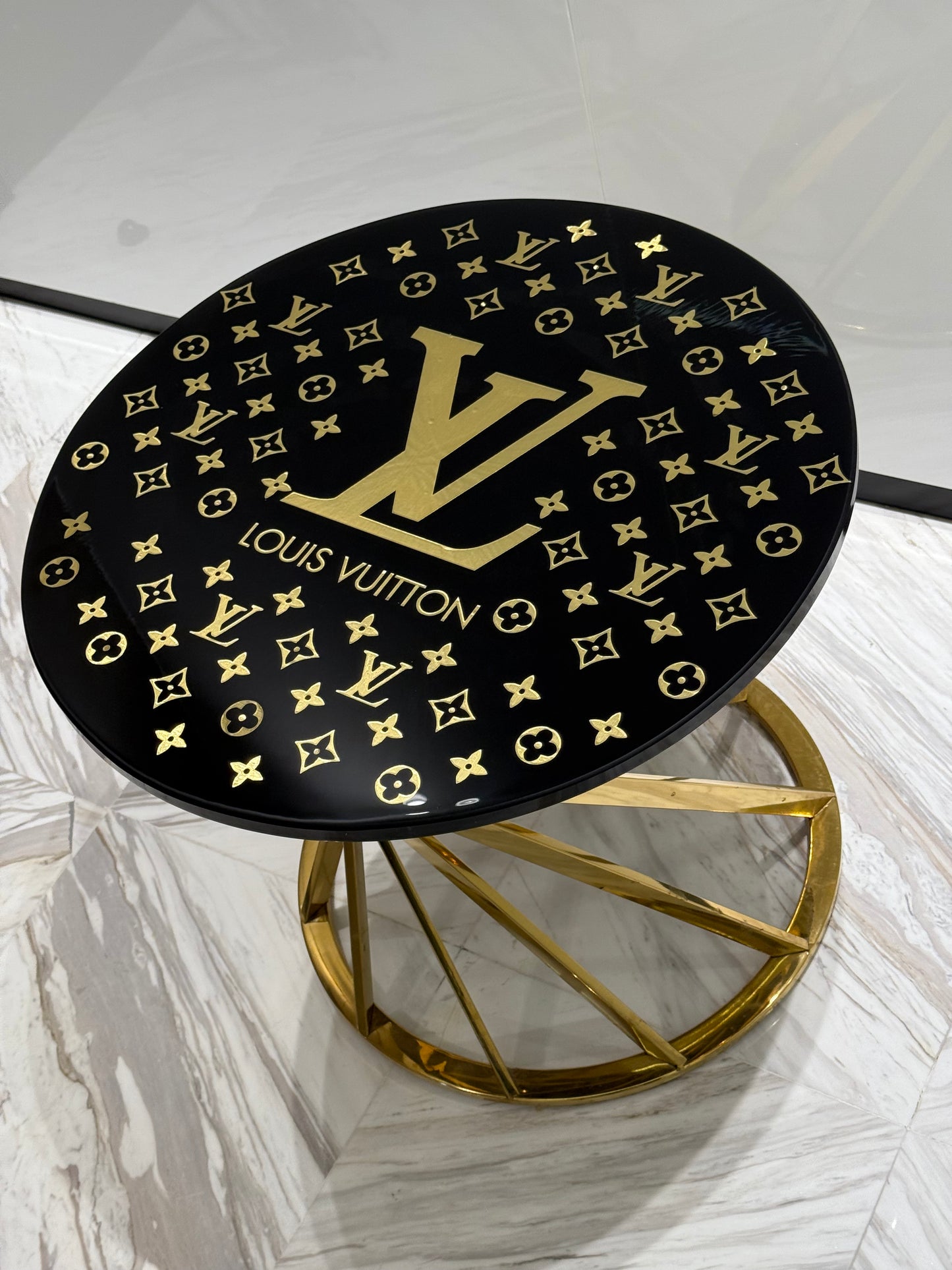 Louis Vuitton LV Round Table