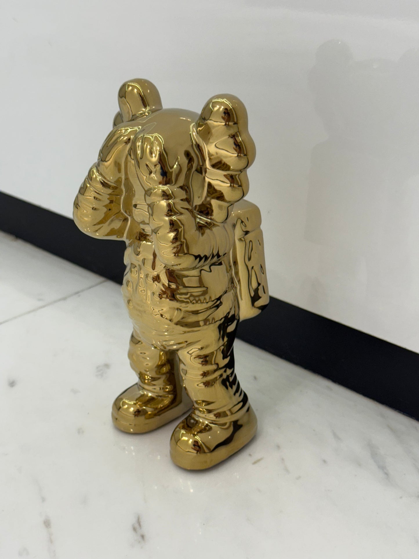 Luxury Golden Astronaut Figurine - A Unique Collectible Decoration