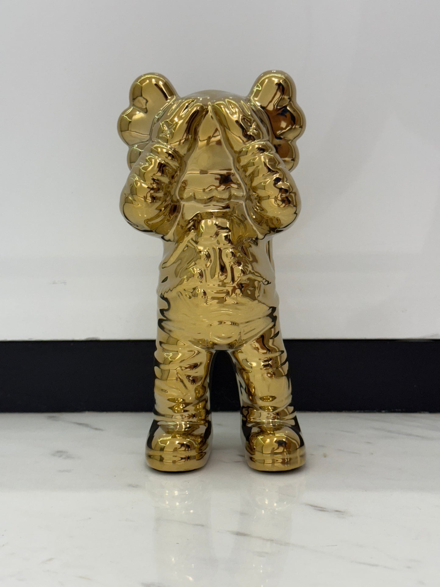 Luxury Golden Astronaut Figurine - A Unique Collectible Decoration