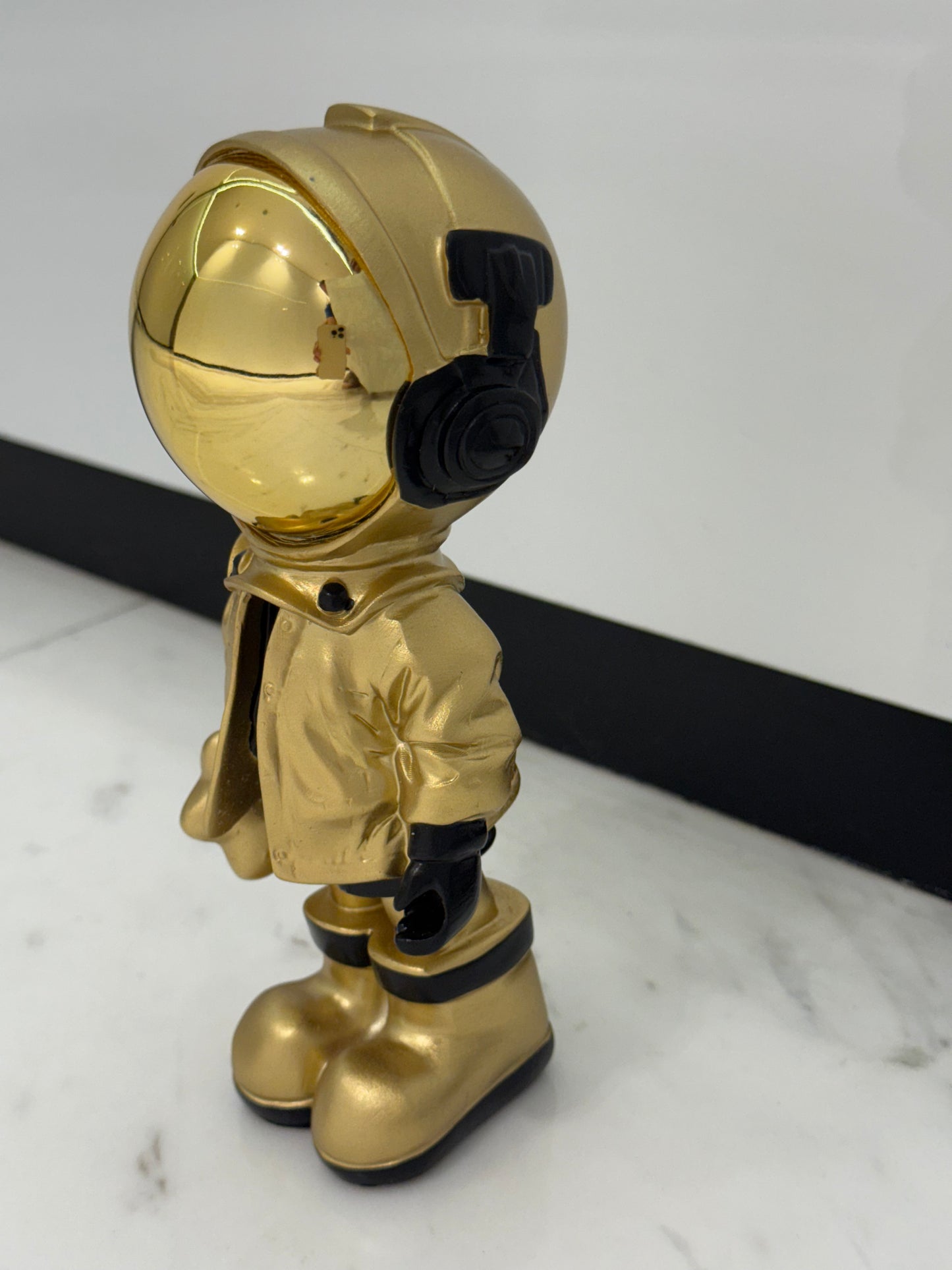 Golden Astronaut Figurine - A Stellar Collectible