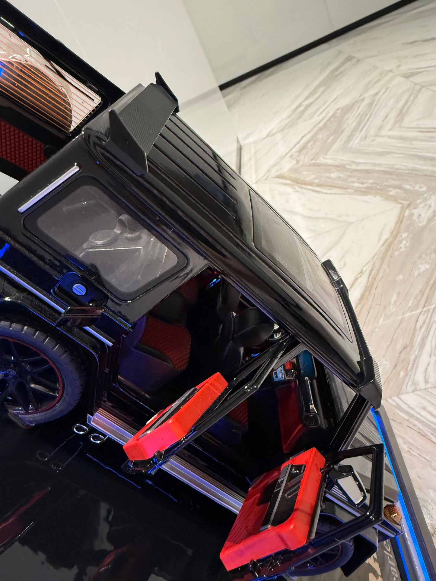 Automotive Frame – Luxury, Power & Timeless Design
