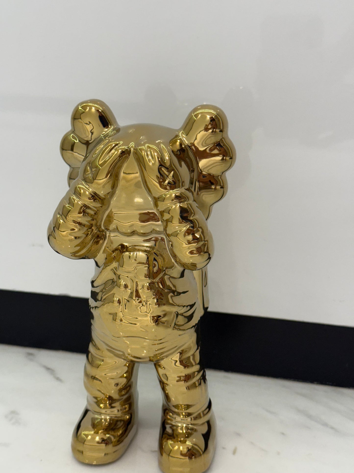 Luxury Golden Astronaut Figurine - A Unique Collectible Decoration