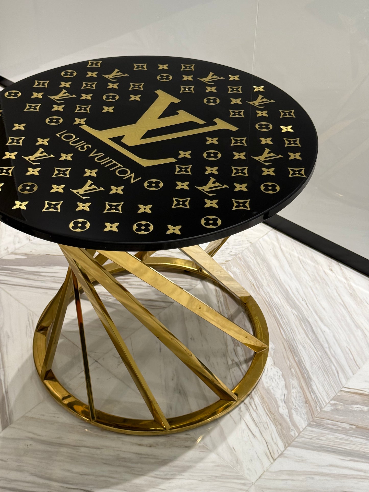 Louis Vuitton LV Round Table