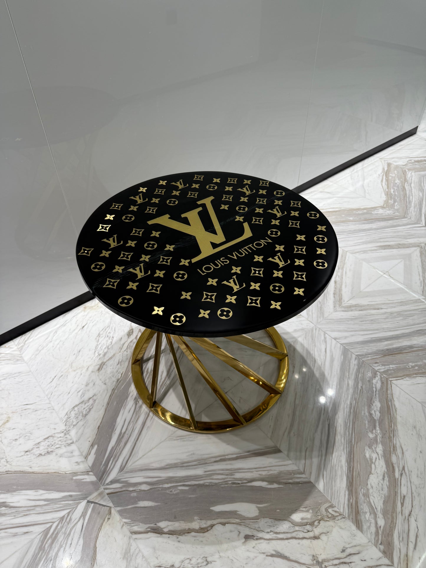 Louis Vuitton LV Round Table