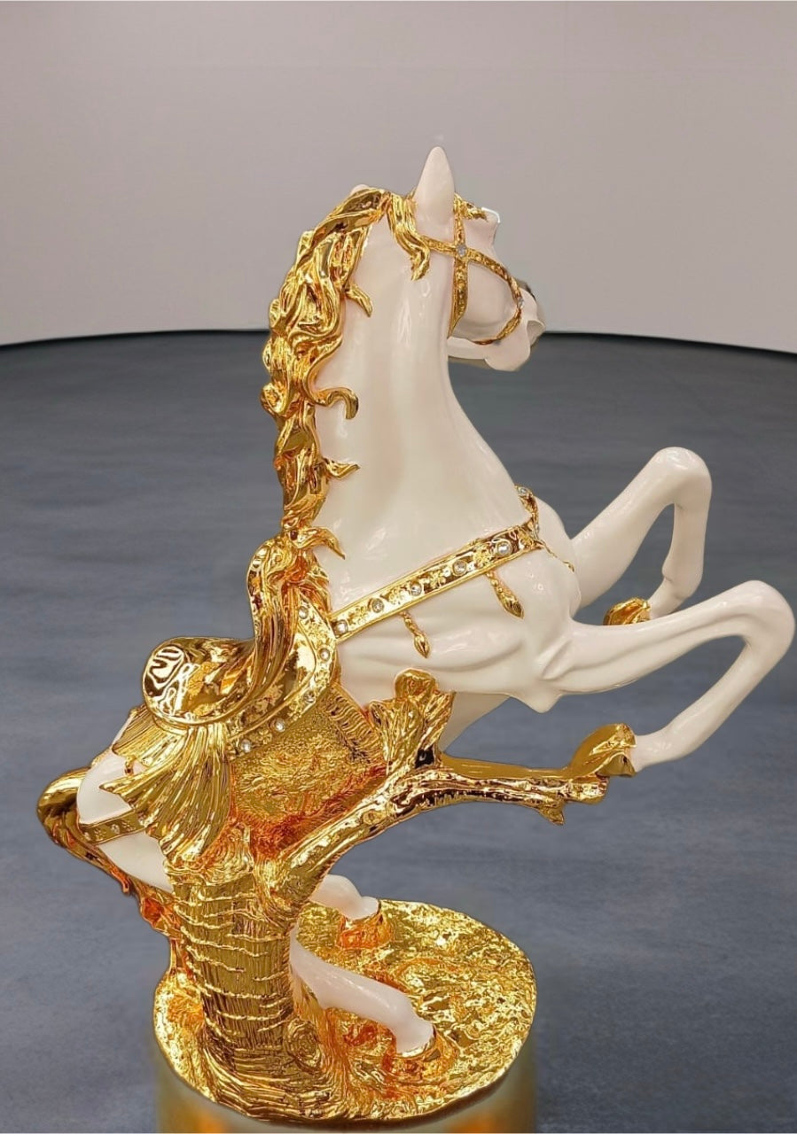 White & Gold Horse Sculpture – A Symbol of Power, Prestige, and Victory