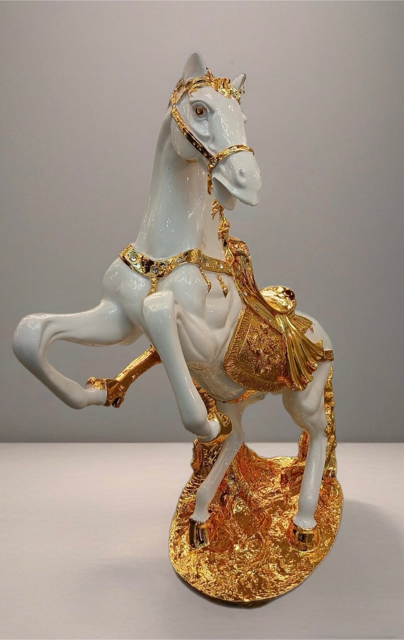 White & Gold Horse Sculpture – A Symbol of Power, Prestige, and Victory