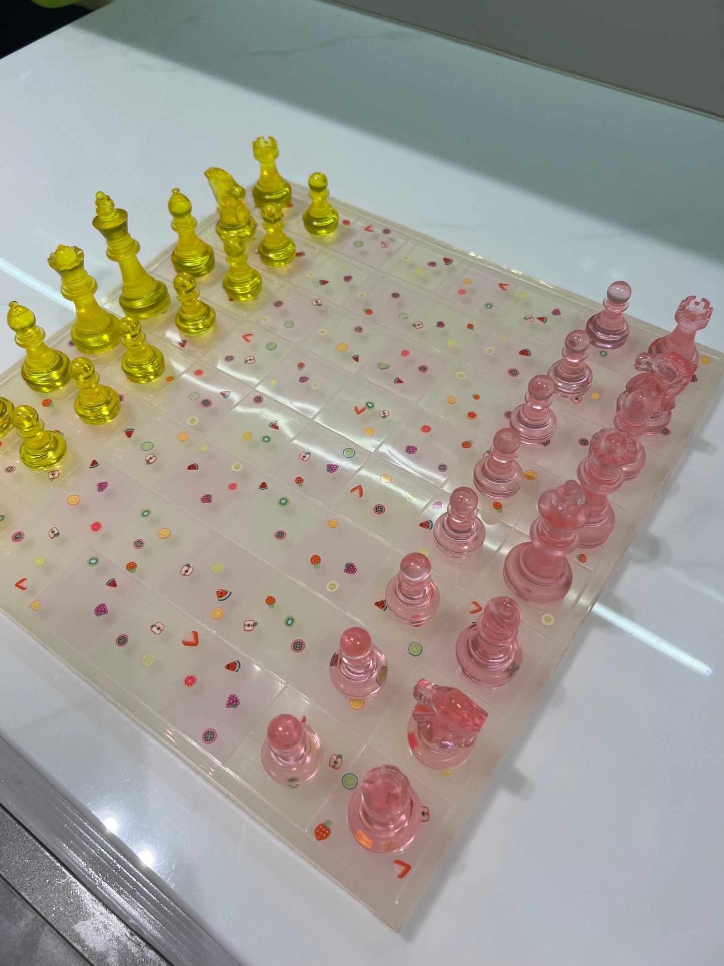 Chess Board Set Game yellow-white rose