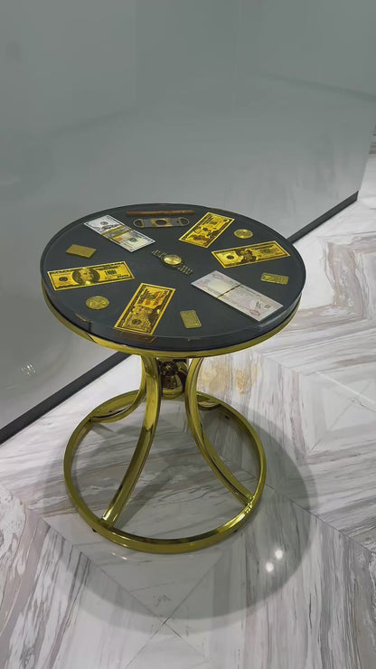 Runder Tisch mit Golddollar