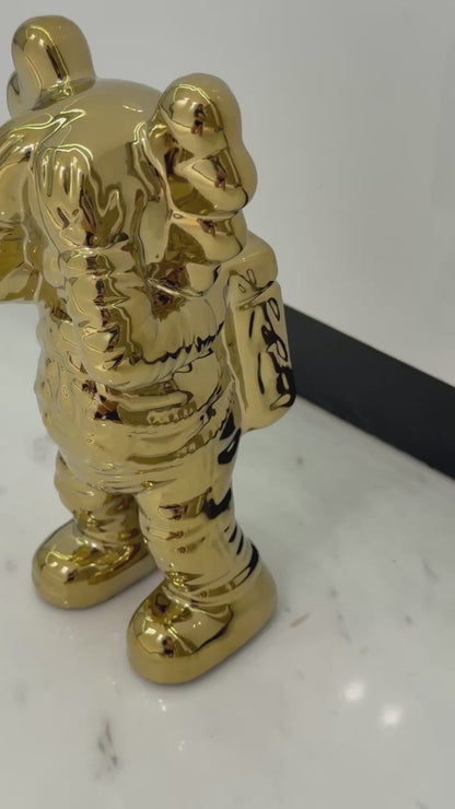 Luxury Golden Astronaut Figurine - A Unique Collectible Decoration